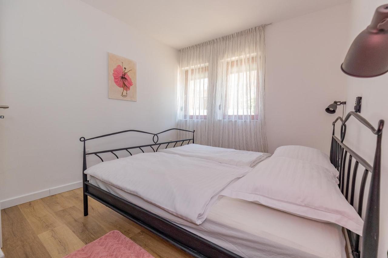 Villa Family And Friends Private Heated Pool With Jacuzzi Zadar Ngoại thất bức ảnh